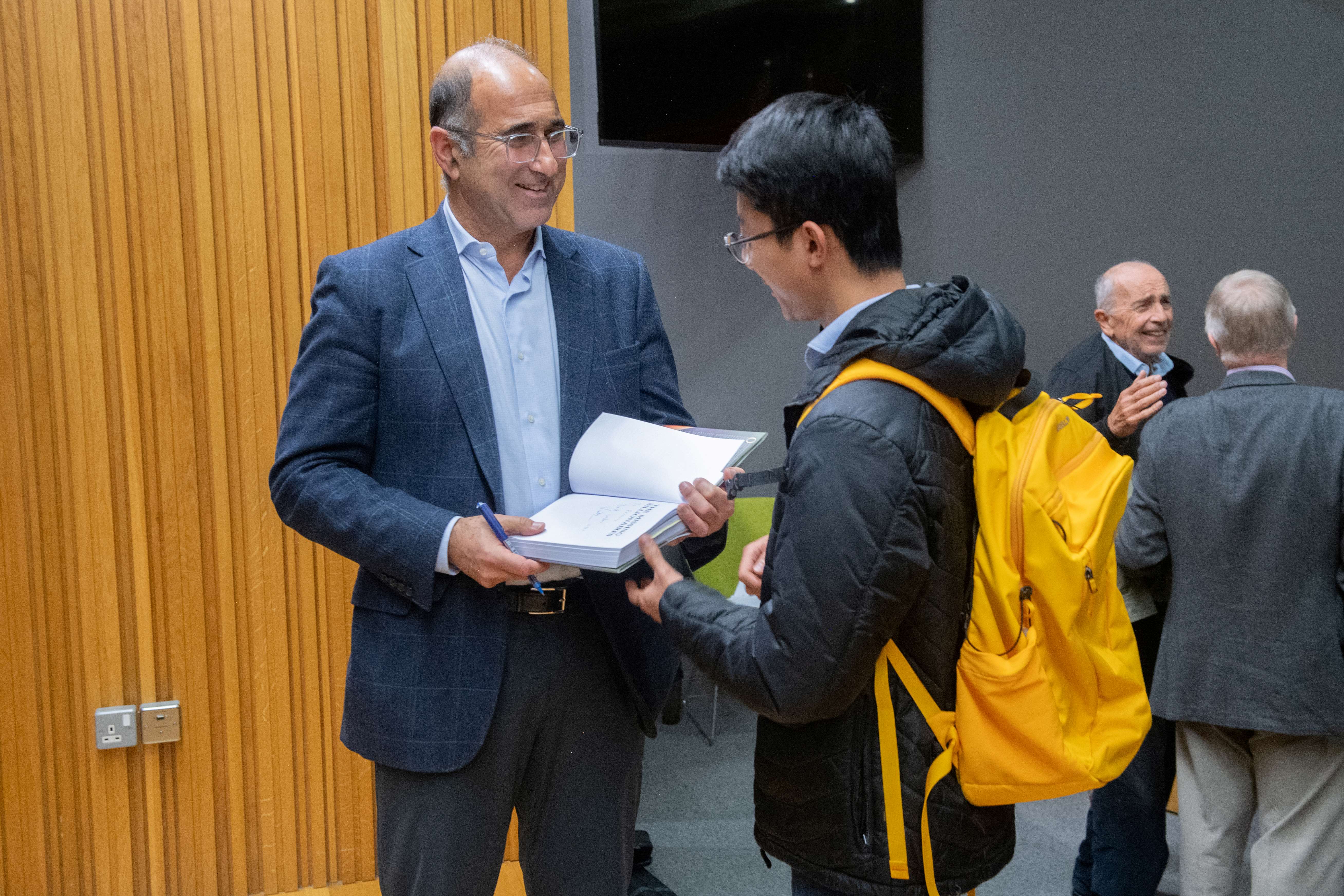 Audience member asks Victor Haghani to sign a copy of his book at the lecture Victor gave in LSE's Sheikh Zayed Theatre on 2nd Dec 2024